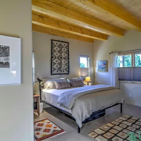 Hidden Gem - Nestled In Tesuque Hills! Santa Fe