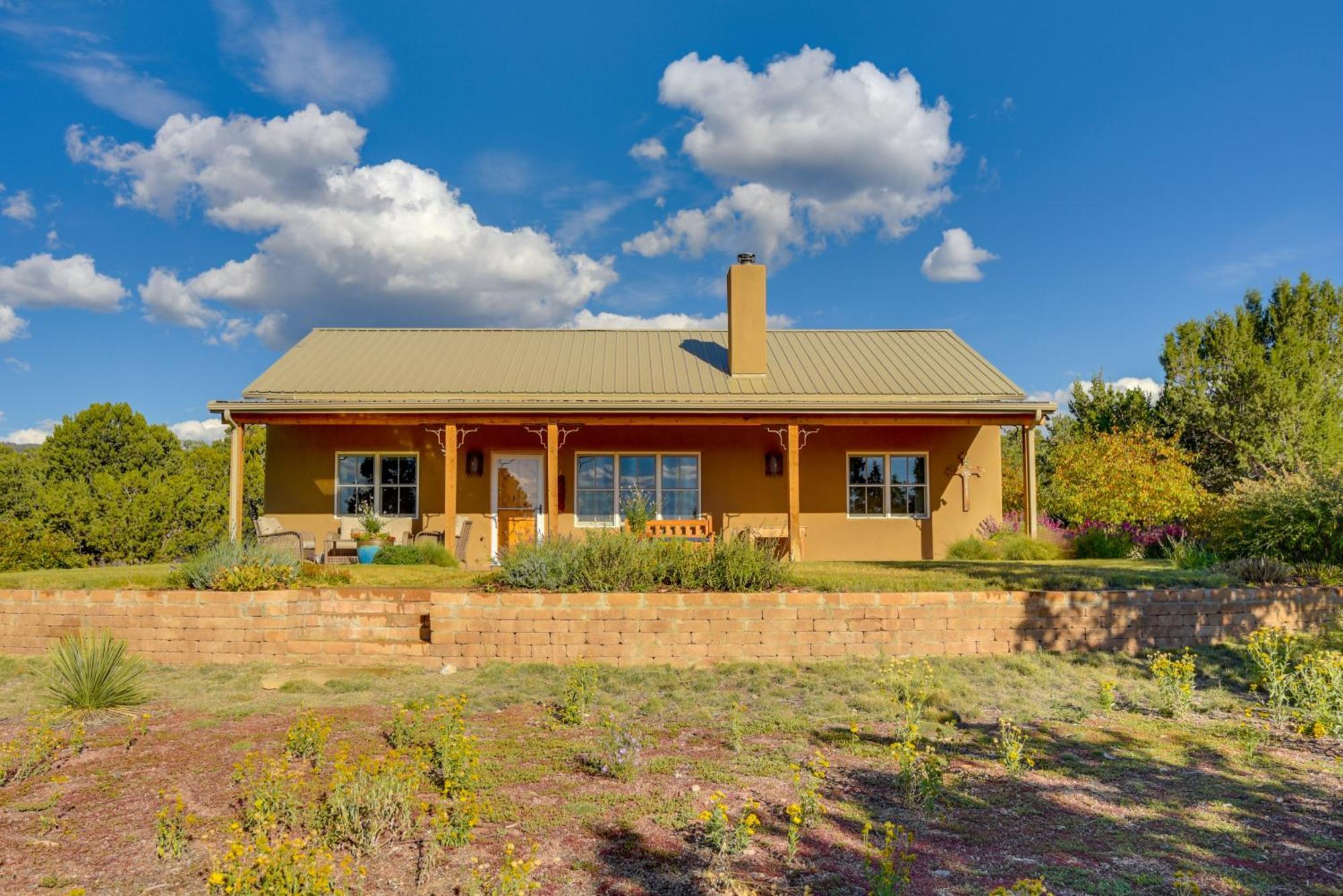 Hidden Gem - Nestled In Tesuque Hills!