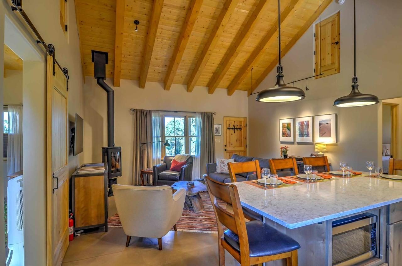 Hidden Gem - Nestled In Tesuque Hills! Holiday home Santa Fe